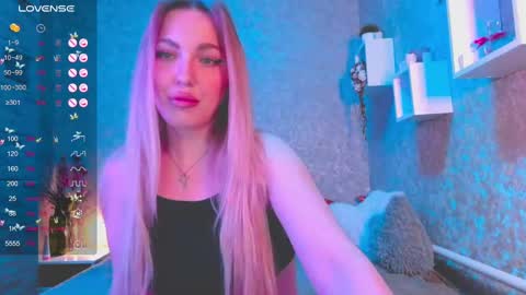 Snapshot of holly_molly8 chatting on 12/21/24, 08:54 holly_molly8 online show from 12/21/24, 08:54