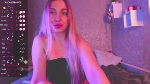 Snapshot of holly_molly8 chatting on 01/12/25, 08:36 holly_molly8 online show from 01/12/25, 08:36