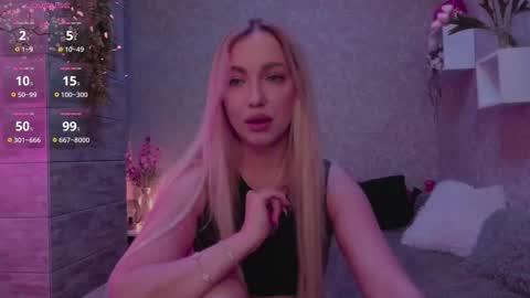 Snapshot of holly_molly8 chatting on 09/14/25, 07:24 holly_molly8 online show from 09/14/25, 07:24