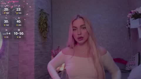 holly_molly8 online show from 10/13/25, 06:41