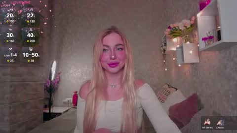 holly_molly8 online show from 11/16/25, 11:32