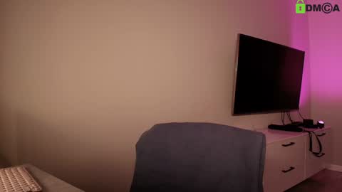 hollyextra online show from 11/20/25, 11:37