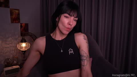 Snapshot of hollylinder_ chatting on 02/05/25, 04:48 Holly Linder online show from 02/05/25, 04:48