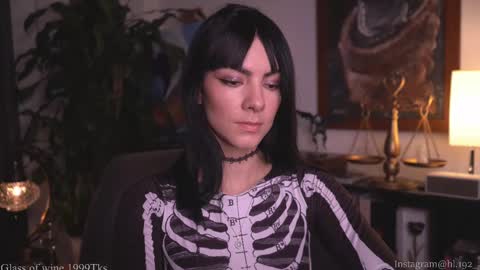 Snapshot of hollylinder_ chatting on 03/01/25, 02:15 Holly Linder online show from 03/01/25, 02:15