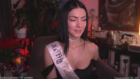 Snapshot of hollylinder_ chatting on 10/18/25, 01:30 Holly Linder online show from 10/18/25, 01:30