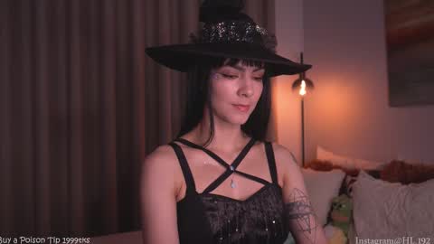 Snapshot of hollylinder_ chatting on 11/01/25, 02:24 Holly Linder online show from 11/01/25, 02:24