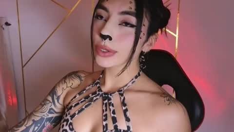 Snapshot of hollyxx_ chatting on 10/02/25, 01:18 holly online show from 10/02/25, 01:18