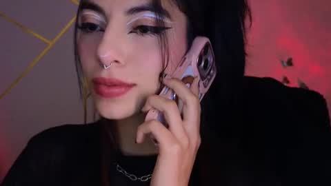 Snapshot of hollyxx_ chatting on 11/21/25, 01:37 holly online show from 11/21/25, 01:37