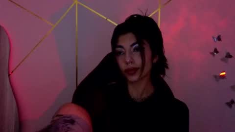 Snapshot of hollyxx_ chatting on 11/21/25, 09:24 holly online show from 11/21/25, 09:24