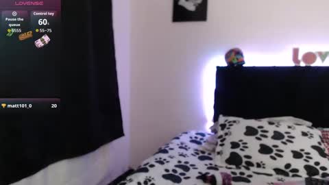 Snapshot of holydeath_1 chatting on 09/19/25, 11:16 Milena online show from 09/19/25, 11:16