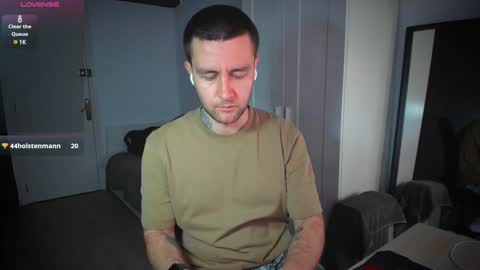 Snapshot of honestandrew chatting on 02/04/25, 01:38 Andrew online show from 02/04/25, 01:38