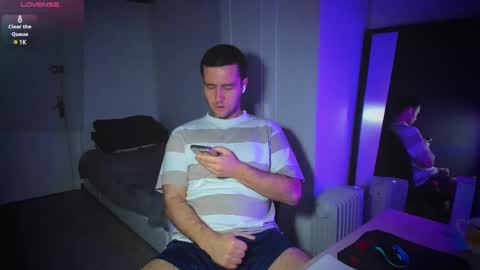 Snapshot of honestandrew chatting on 02/12/25, 07:13 Andrew online show from 02/12/25, 07:13