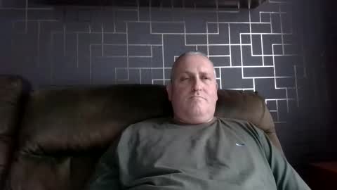 Snapshot of honestman999 chatting on 10/26/25, 02:45 honestman999 online show from 10/26/25, 02:45