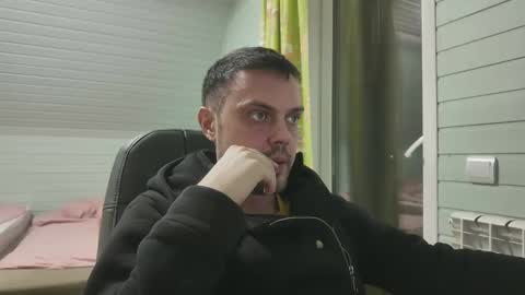 Snapshot of honesttojoy chatting on 10/18/25, 06:08 Henry online show from 10/18/25, 06:08