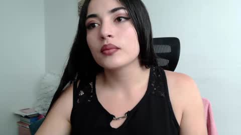 Snapshot of honey_aynur chatting on 12/28/24, 08:25 Honey Aynu online show from 12/28/24, 08:25
