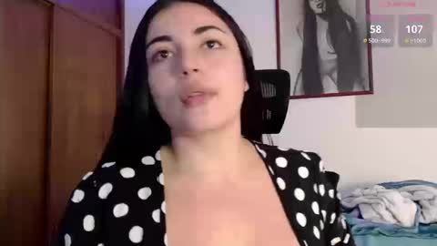 Snapshot of honey_aynur chatting on 09/17/25, 08:10 Honey Aynu online show from 09/17/25, 08:10