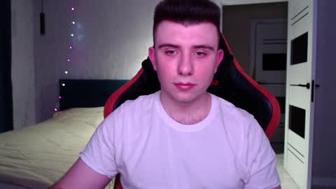 Snapshot of honey_furry chatting on 01/06/25, 03:20 Wolfy online show from 01/06/25, 03:20