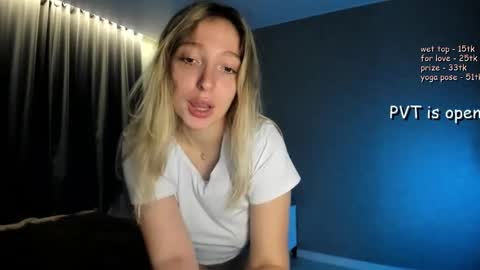 Snapshot of honey_honey_honey chatting on 10/11/25, 08:51 Honey and Misa online show from 10/11/25, 08:51