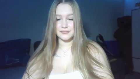 Snapshot of honey_lolaaa chatting on 10/16/25, 12:28 honey_lolaaa online show from 10/16/25, 12:28