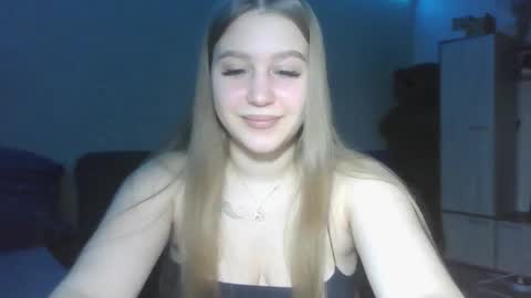 Snapshot of honey_lolaaa chatting on 10/17/25, 01:35 honey_lolaaa online show from 10/17/25, 01:35