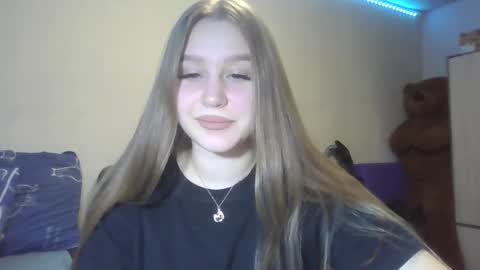 Snapshot of honey_lolaaa chatting on 10/18/25, 03:35 honey_lolaaa online show from 10/18/25, 03:35