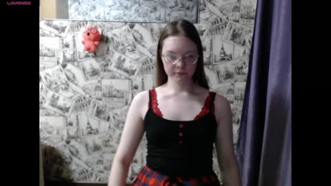 Snapshot of honey_mood chatting on 12/11/24, 03:15 Lina online show from 12/11/24, 03:15