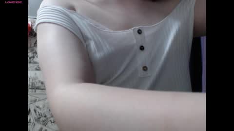 Snapshot of honey_mood chatting on 12/18/24, 01:45 Lina online show from 12/18/24, 01:45