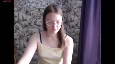 Snapshot of honey_mood chatting on 12/26/24, 09:22 Lina online show from 12/26/24, 09:22