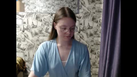 Snapshot of honey_mood chatting on 02/14/25, 01:51 Lina online show from 02/14/25, 01:51