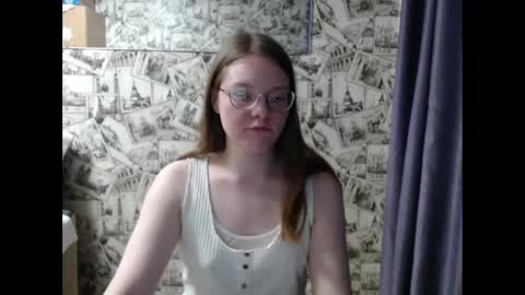 Snapshot of honey_mood chatting on 02/26/25, 02:03 Lina online show from 02/26/25, 02:03