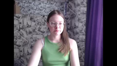Snapshot of honey_mood chatting on 03/03/25, 10:28 Lina online show from 03/03/25, 10:28