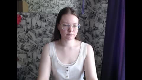 Snapshot of honey_mood chatting on 09/19/25, 07:32 Lina online show from 09/19/25, 07:32