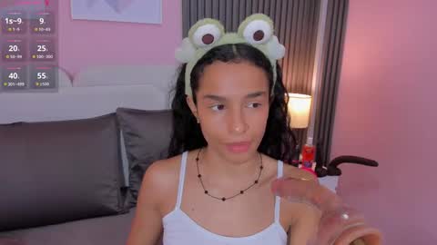 Snapshot of honey_sofii_ chatting on 10/05/25, 10:35 honey_sofii_ online show from 10/05/25, 10:35