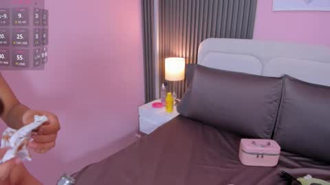 Snapshot of honey_sofii_ chatting on 10/19/25, 11:55 honey_sofii_ online show from 10/19/25, 11:55