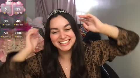 Tia online show from 11/07/25, 04:12