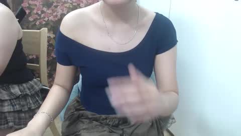 Snapshot of honeybaby2k chatting on 10/22/25, 04:18 honeybaby2k online show from 10/22/25, 04:18