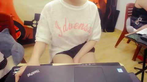 Snapshot of honeybaby2k chatting on 11/04/25, 01:48 honeybaby2k online show from 11/04/25, 01:48