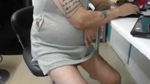 Snapshot of honeymaster290 chatting on 12/13/24, 11:23 honeymaster290 online show from 12/13/24, 11:23