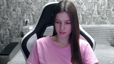 Snapshot of honeyynancyy chatting on 12/25/24, 02:13 Nancy online show from 12/25/24, 02:13
