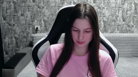 Snapshot of honeyynancyy chatting on 03/04/25, 03:26 Nancy online show from 03/04/25, 03:26