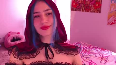 Snapshot of honeyypeaach chatting on 12/22/24, 04:59    online show from 12/22/24, 04:59