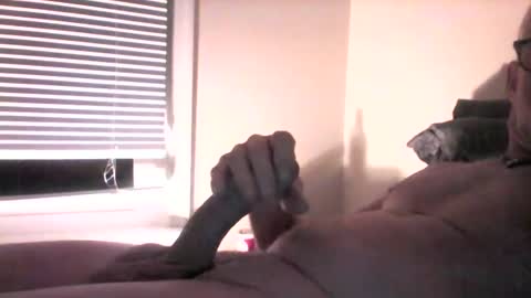 honj19747 online show from 10/14/25, 09:43