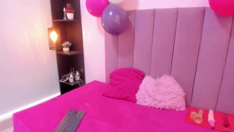 holly online show from 11/06/25, 08:43