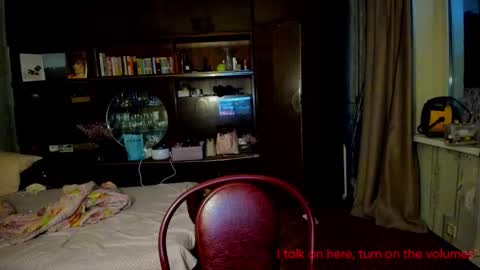 Snapshot of hoppypoppyy chatting on 10/14/25, 03:13 Bambi online show from 10/14/25, 03:13