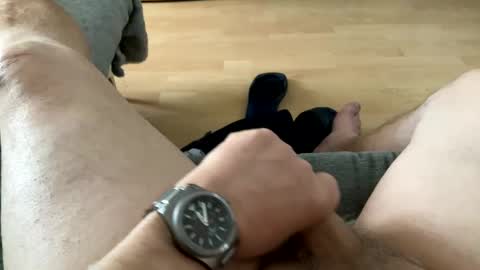Snapshot of horny_147 chatting on 12/20/24, 12:05 Cum suck Me off online show from 12/20/24, 12:05