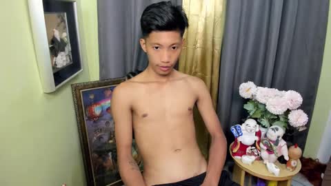 Snapshot of horny_asianmoreno chatting on 03/04/25, 11:40 ROGER online show from 03/04/25, 11:40