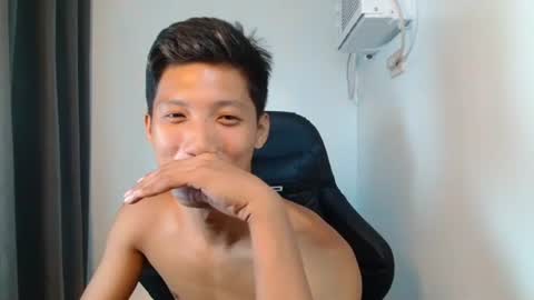 Snapshot of horny_asianmoreno chatting on 09/24/25, 04:21 ROGER online show from 09/24/25, 04:21