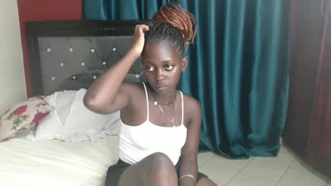 Snapshot of hornybella4 chatting on 12/30/24, 08:25 Bella online show from 12/30/24, 08:25