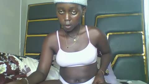 Snapshot of hornybella4 chatting on 11/01/25, 11:34 Bella online show from 11/01/25, 11:34