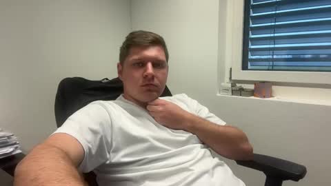 hornyboy95300 online show from 02/17/25, 03:42